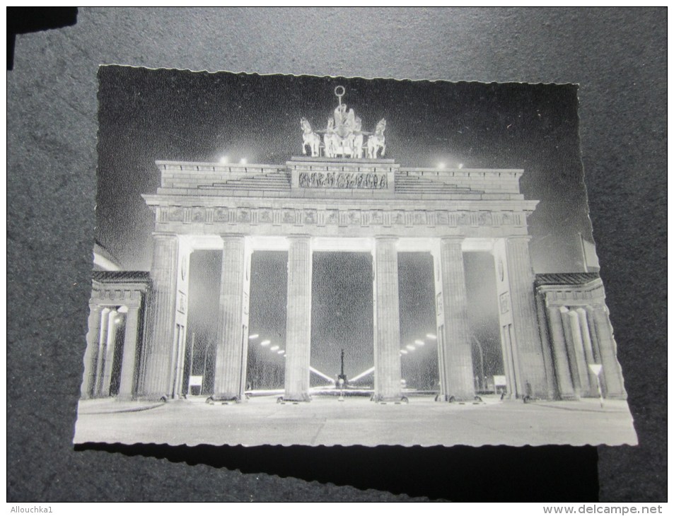 Berlin  porte de Brandebourg   Allemagne Deutschland  printed in Germany Postkarte CPM Card