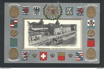 +++ CPA - LUXEMBOURG - LUXEMBURG - BETTEMBOURG - Gare - Carte fantaisie - Ecussons Blasons Relief - Fond argenté  //