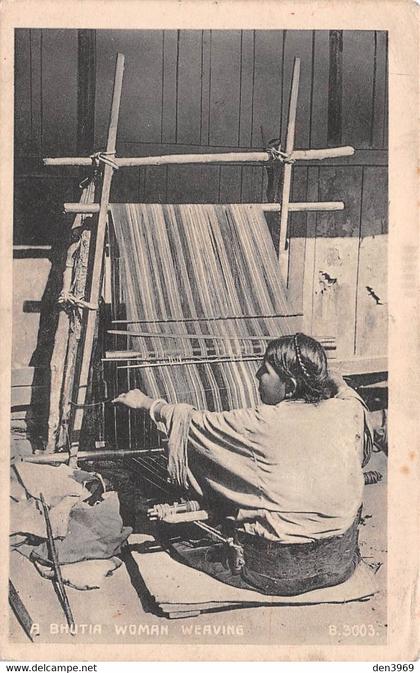 BHOUTAN - A Bhutia Woman Weaving - Tisserande, Métier à Tisser - Voyagé (voir les 2 scans)