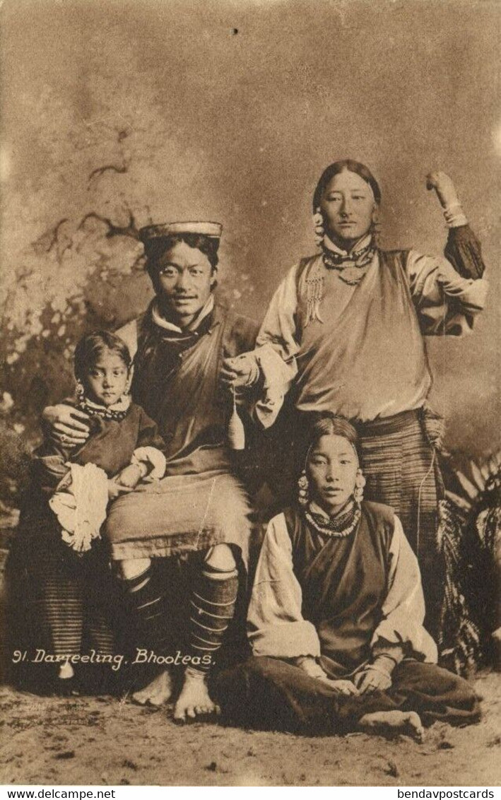 bhutan, Group of Native Bhooteas, Necklace Jewelry (1910s) Dalhousie Postcard