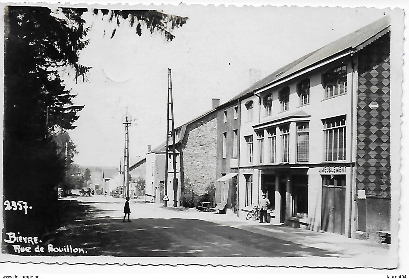 BIEVRE. RUE DE BOUILLON. CARTE PHOTO. ANIMATION