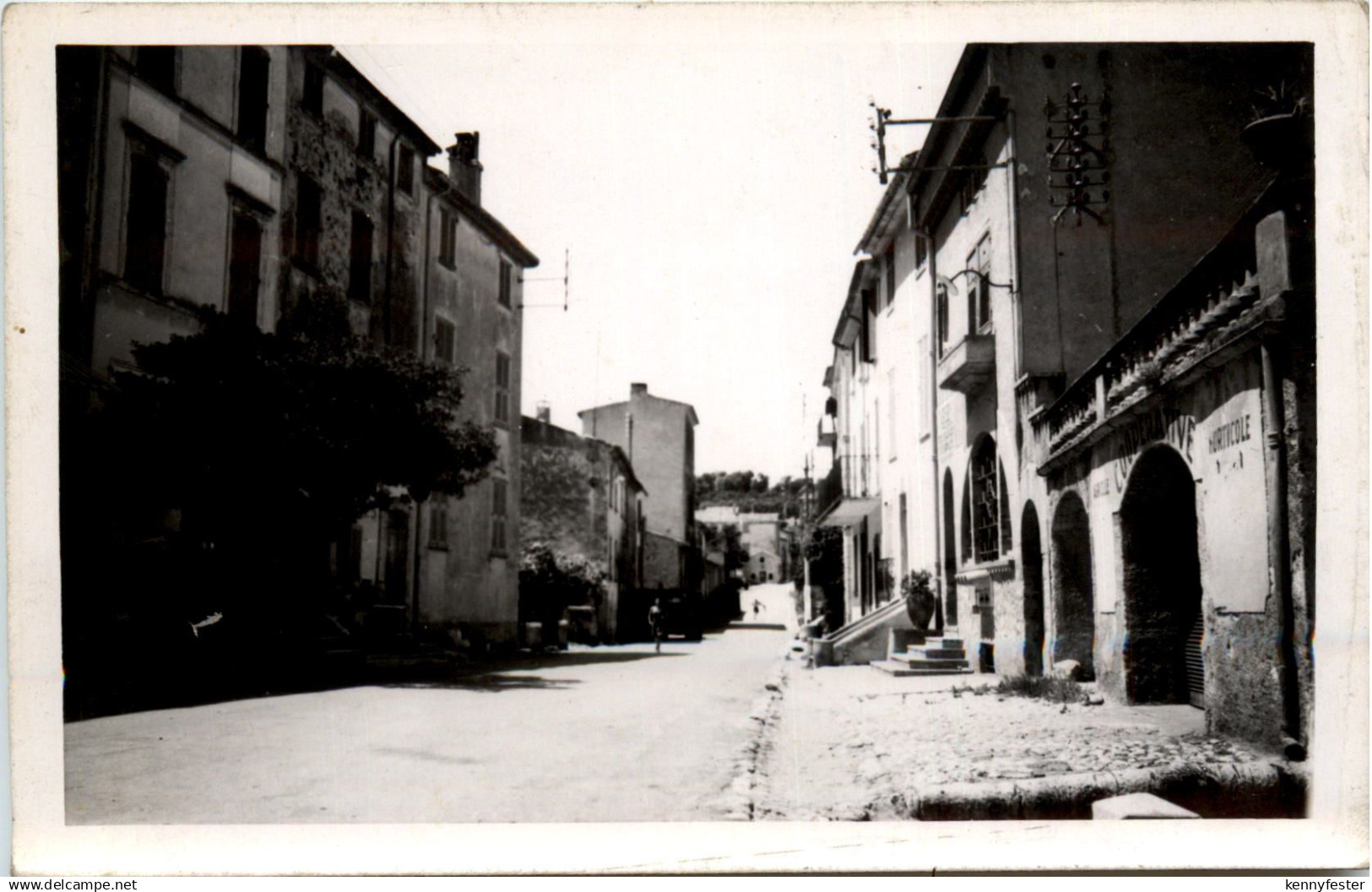 Biot, La Rue principale