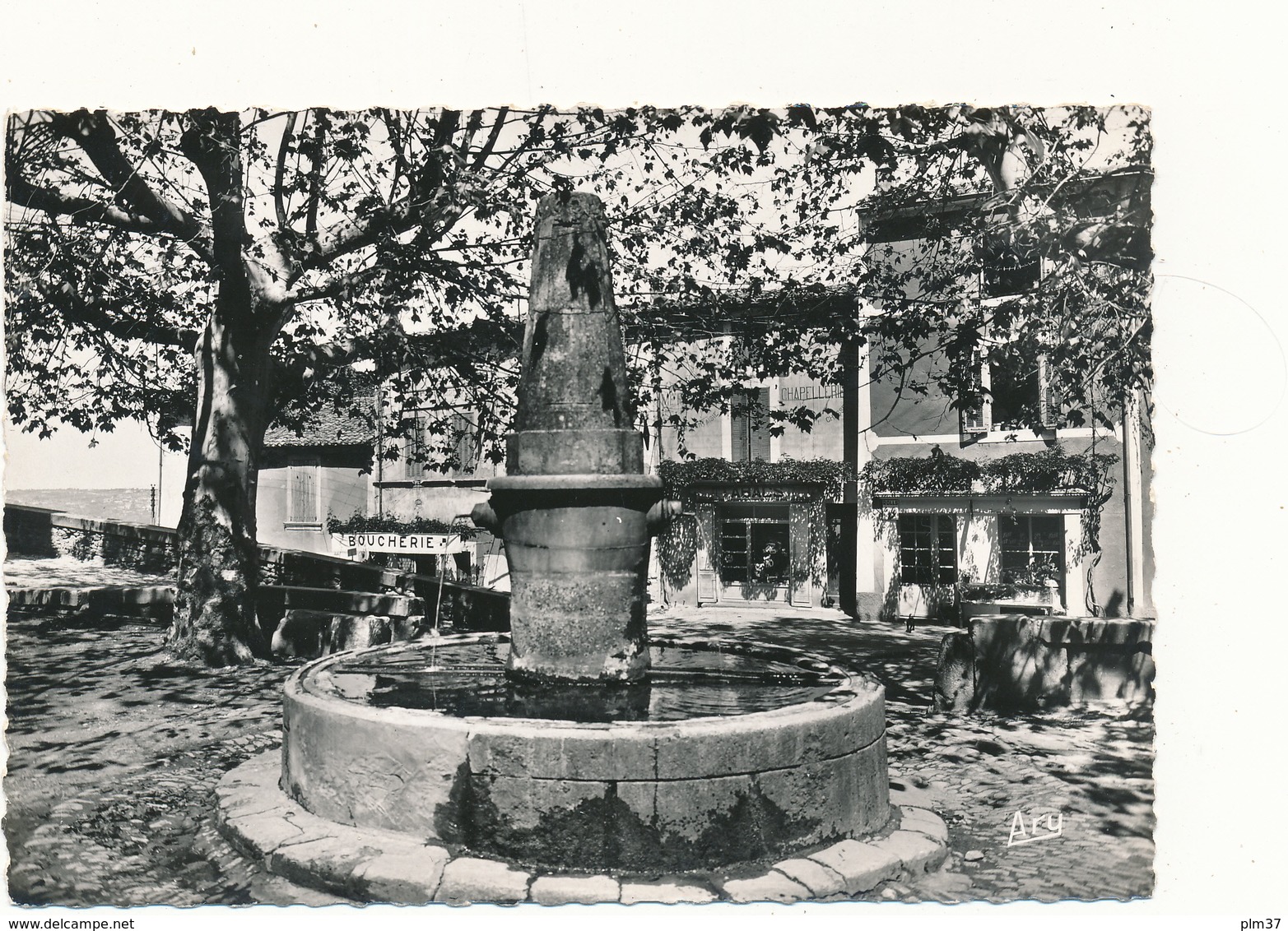 BONNIEUX - Place Carnot