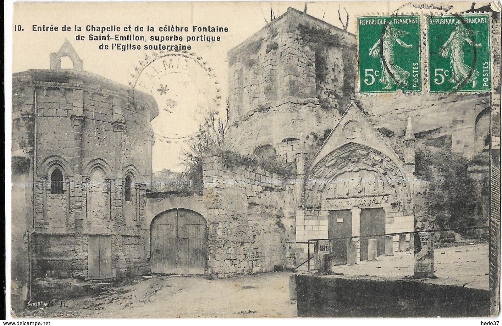 Bordeaux - Entrée de la Chapelle et de la célèbre Fontaine de Saint-Emilion