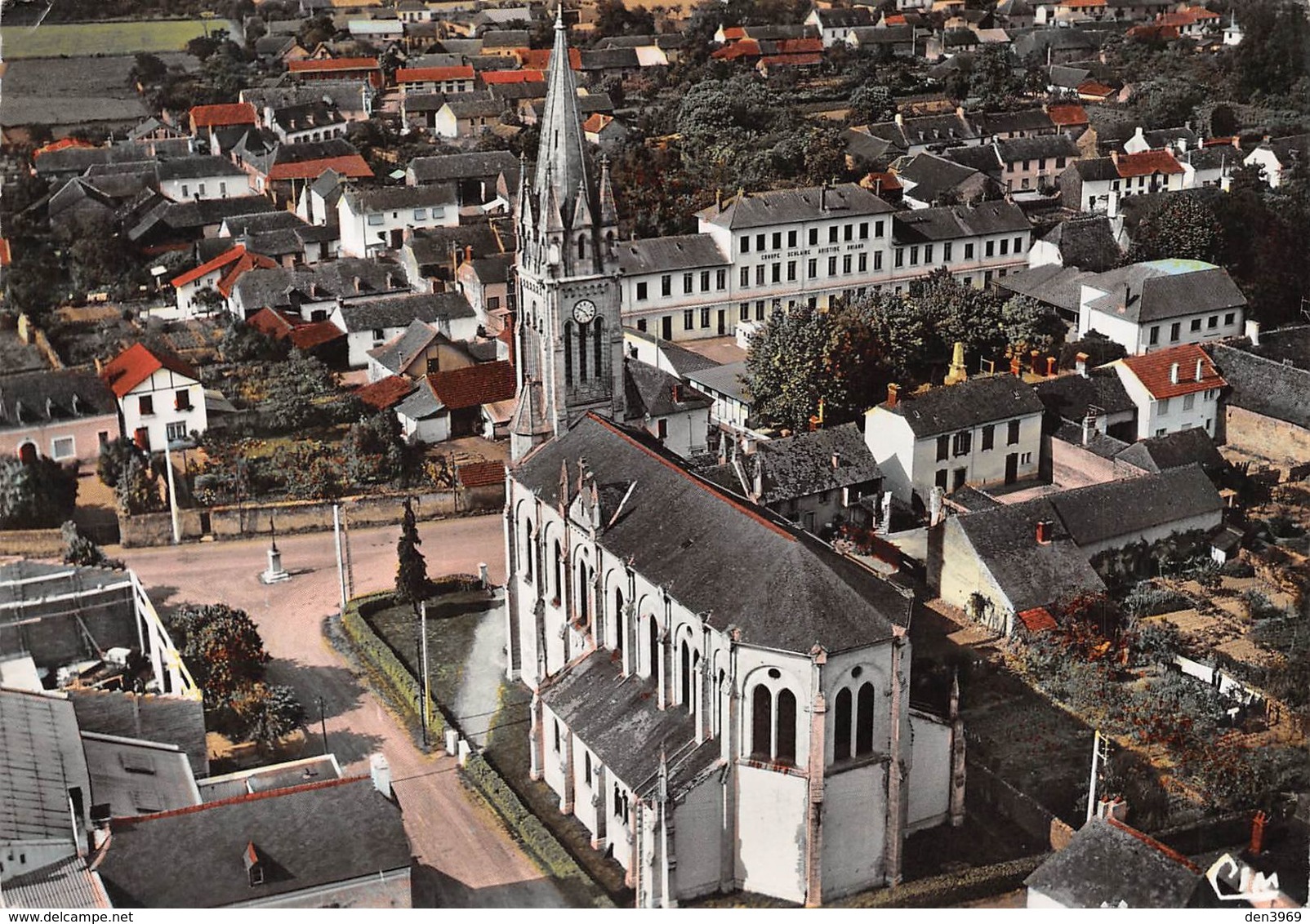 BORDERES-sur-l'ECHEZ - L'Eglise et le Groupe Scolaire - Vue aérienne