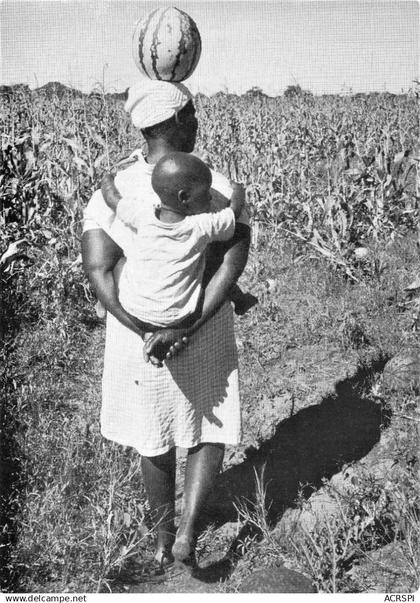BOTSWANA District de Kgatleng thobo ya kgatleng women children and watermelon Kahn GAROBONE (2 scans) N°29 \MP7111