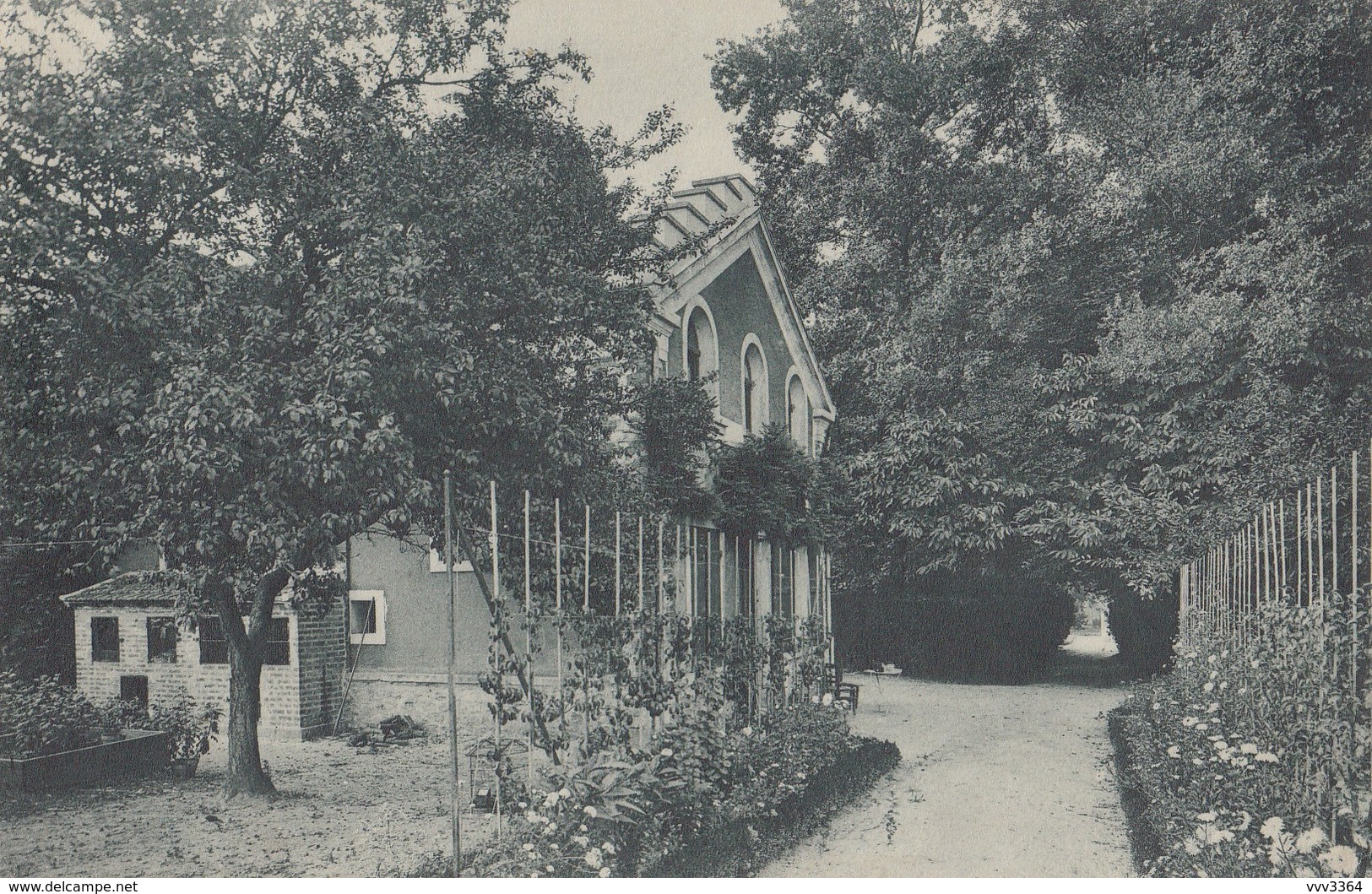 BOUFFEMONT par Moiselles: Manoir de Longpré-Bouffémont