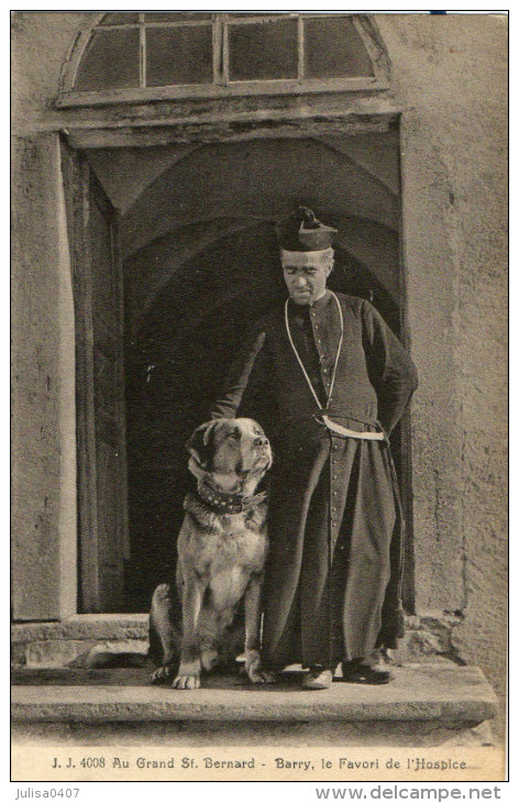 BOURG SAINT PIERRE (Suisse) hospice du Grand Saint Bernard chien Barry gros plan