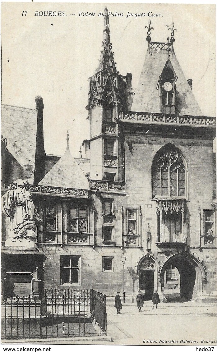 Bourges - Entrée du Palais Jacques-Coeur