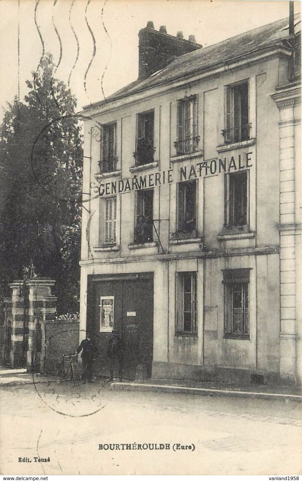 BOURGTHEROULDE-la gendarmerie