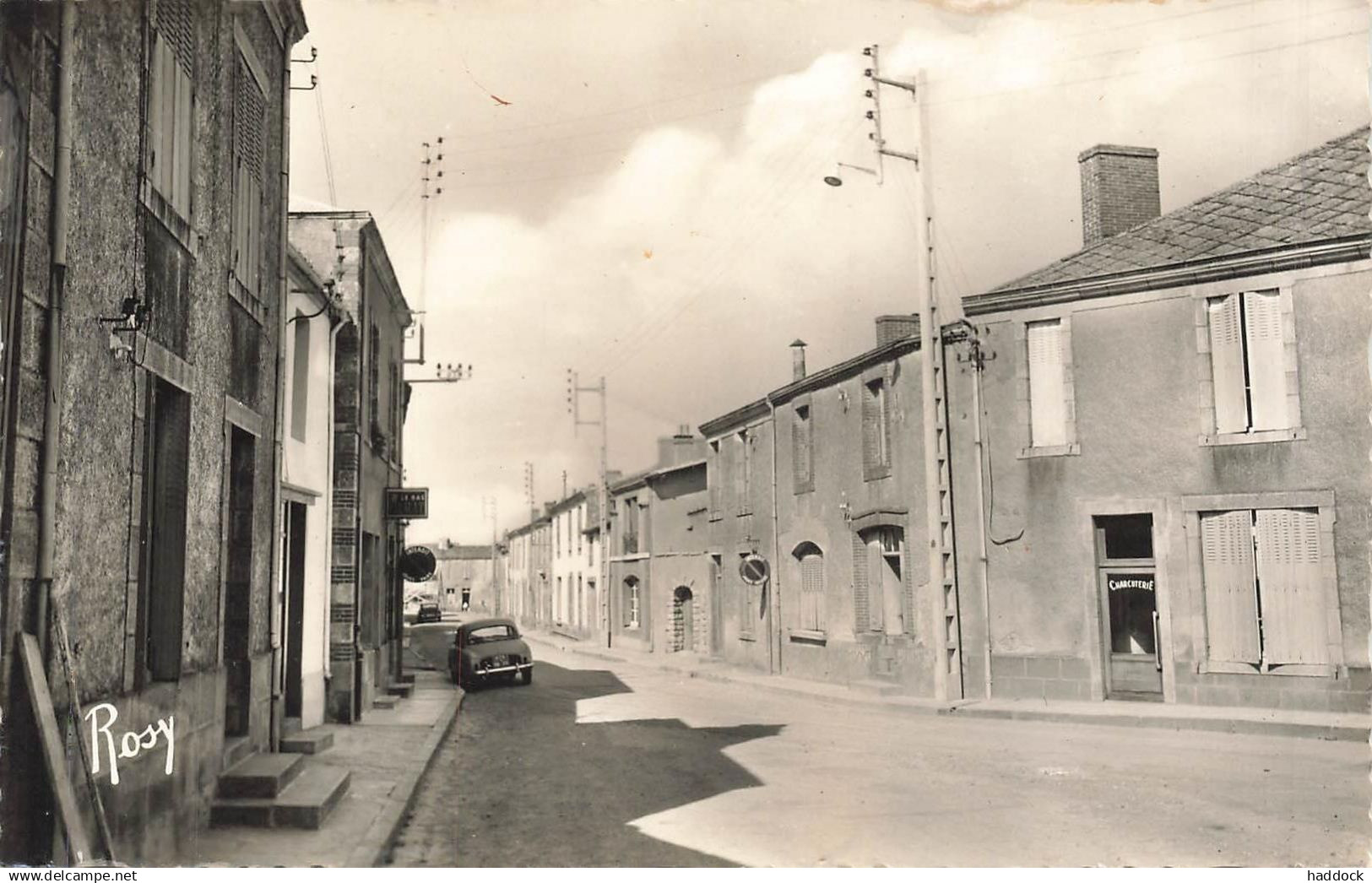 BOUSSAY - GRANDE RUE