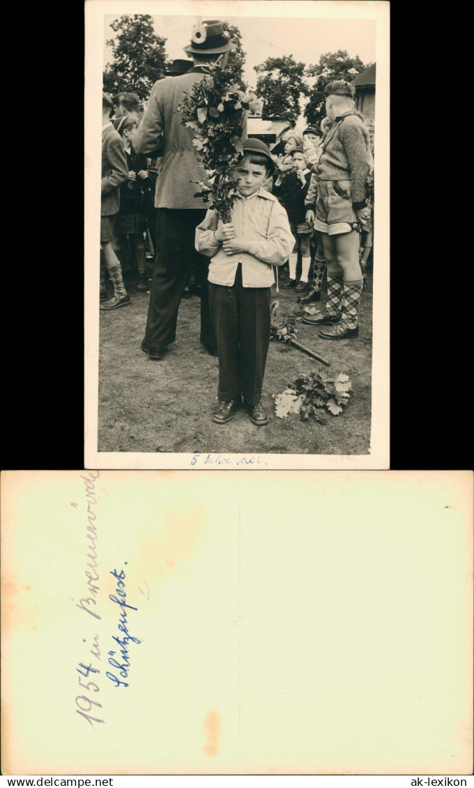 Bremervörde Privatfoto Schützenfest Schützen Junge mit Strauß 1954 Privatfoto