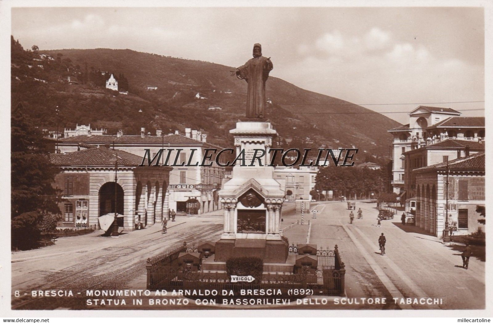 BRESCIA: Monum. ad Arnaldo da Brescia -statua con bassorilievi scultore Tabacchi