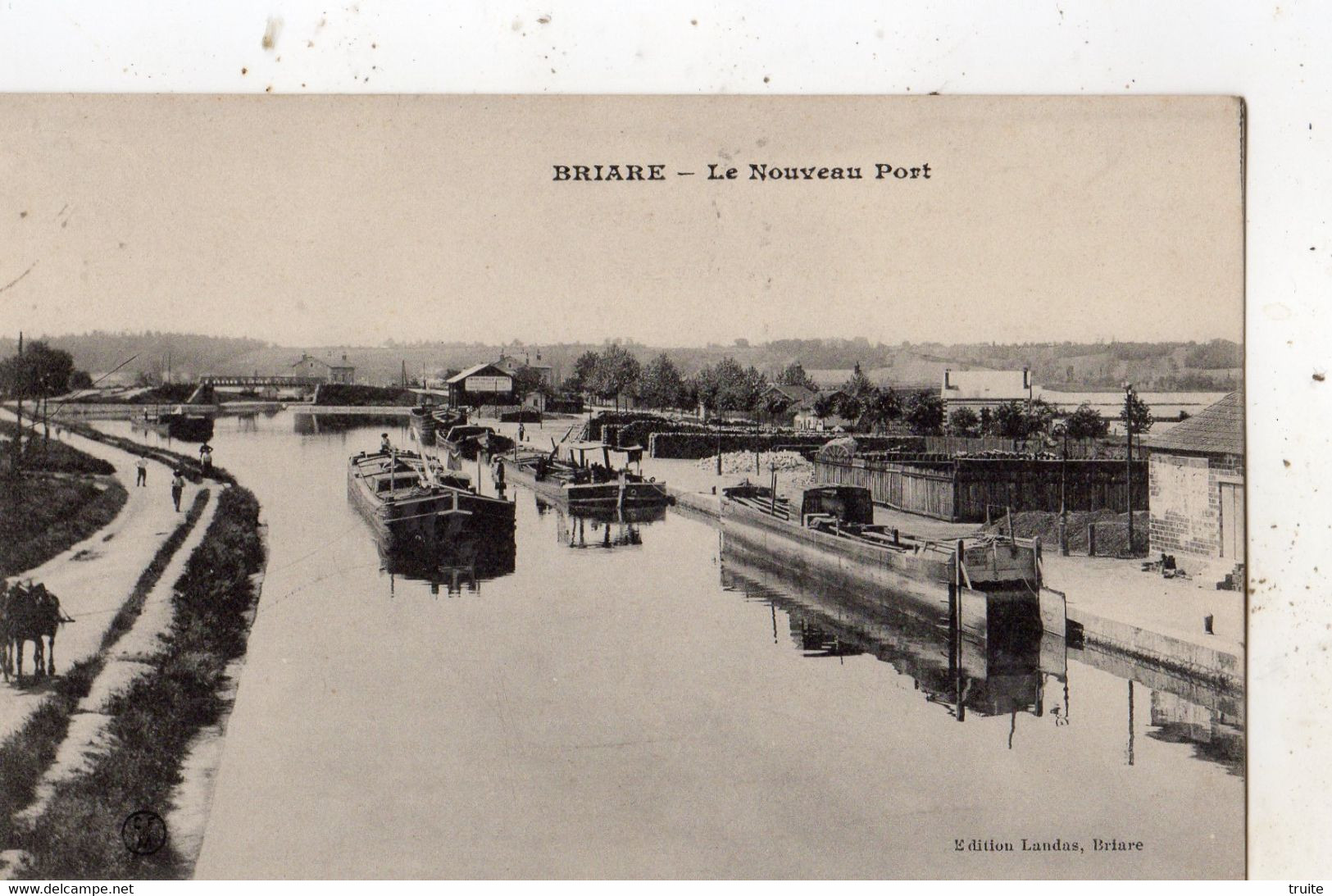 BRIARE LE NOUVEAU PORT (SCENE DE HALAGE)