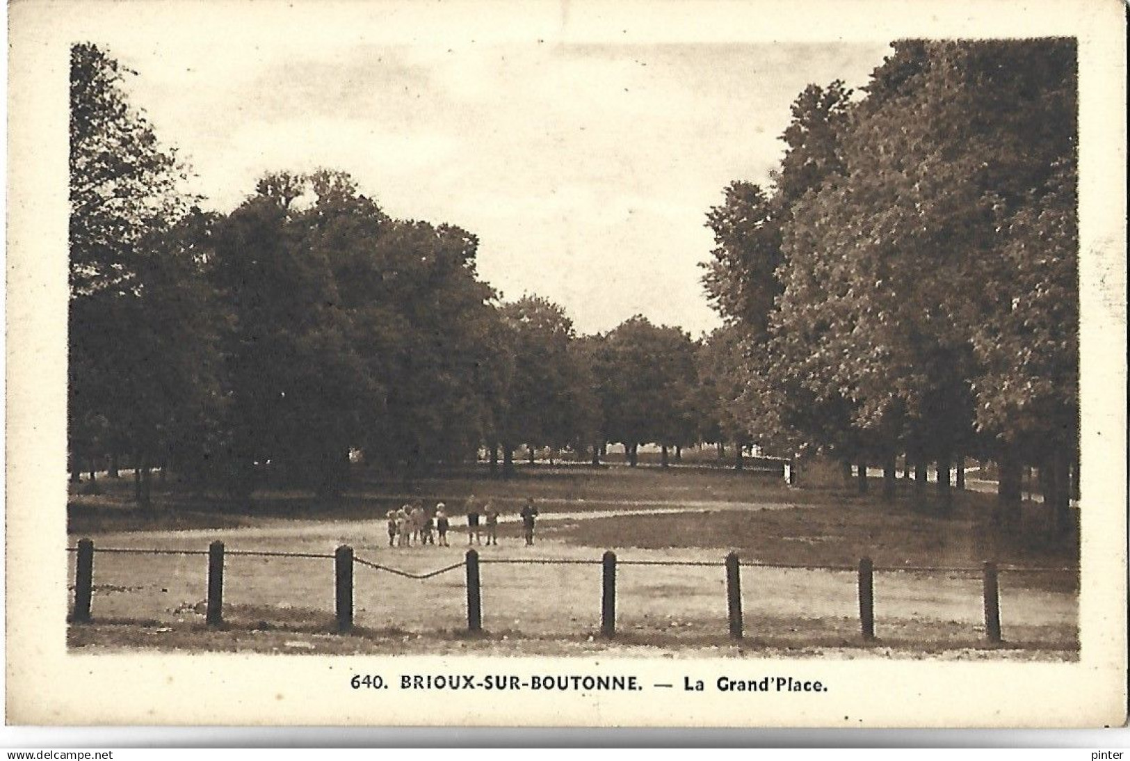 BRIOUX SUR BOUTONNE - La Grand'Place