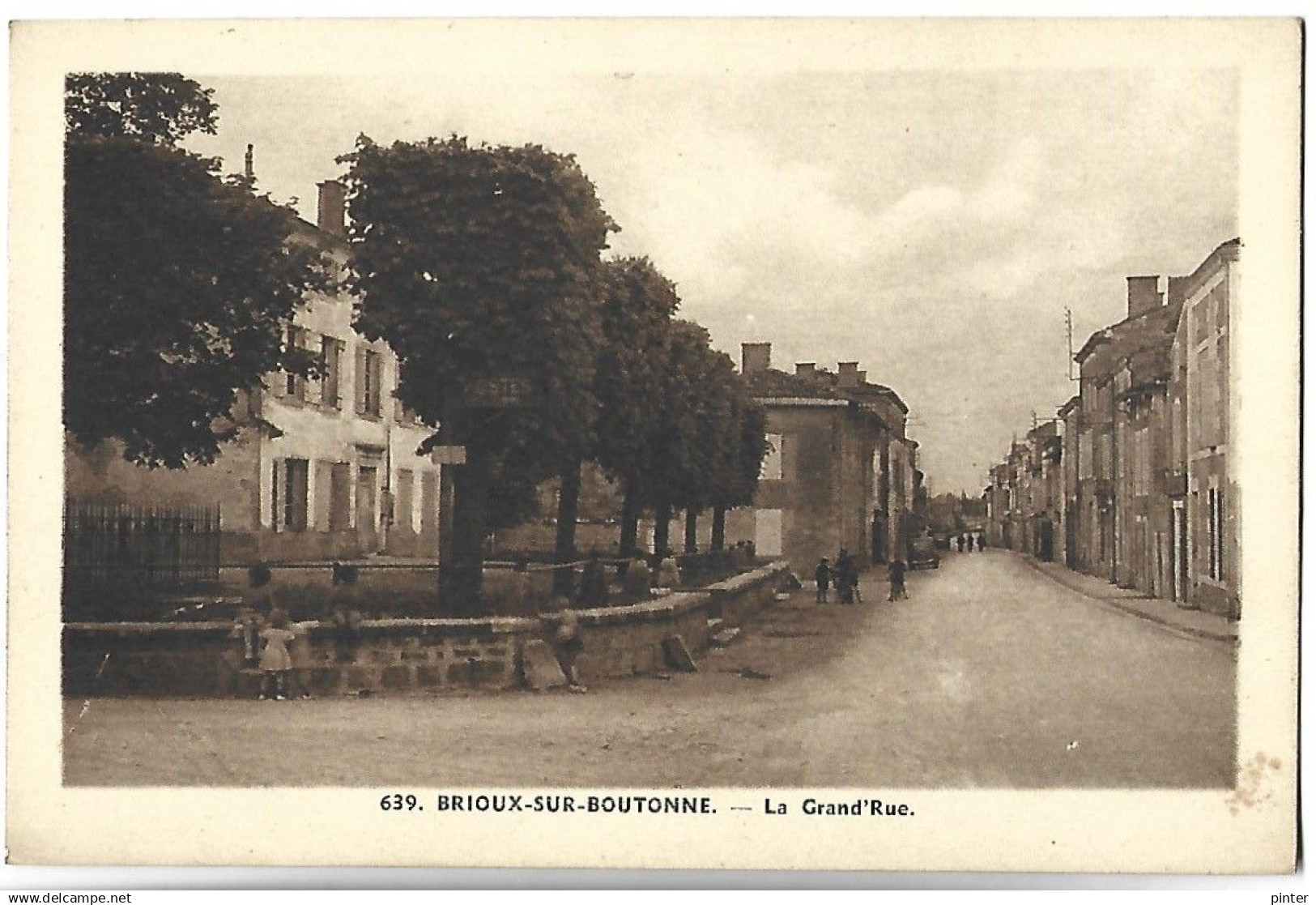 BRIOUX SUR BOUTONNE - La Grand'Rue