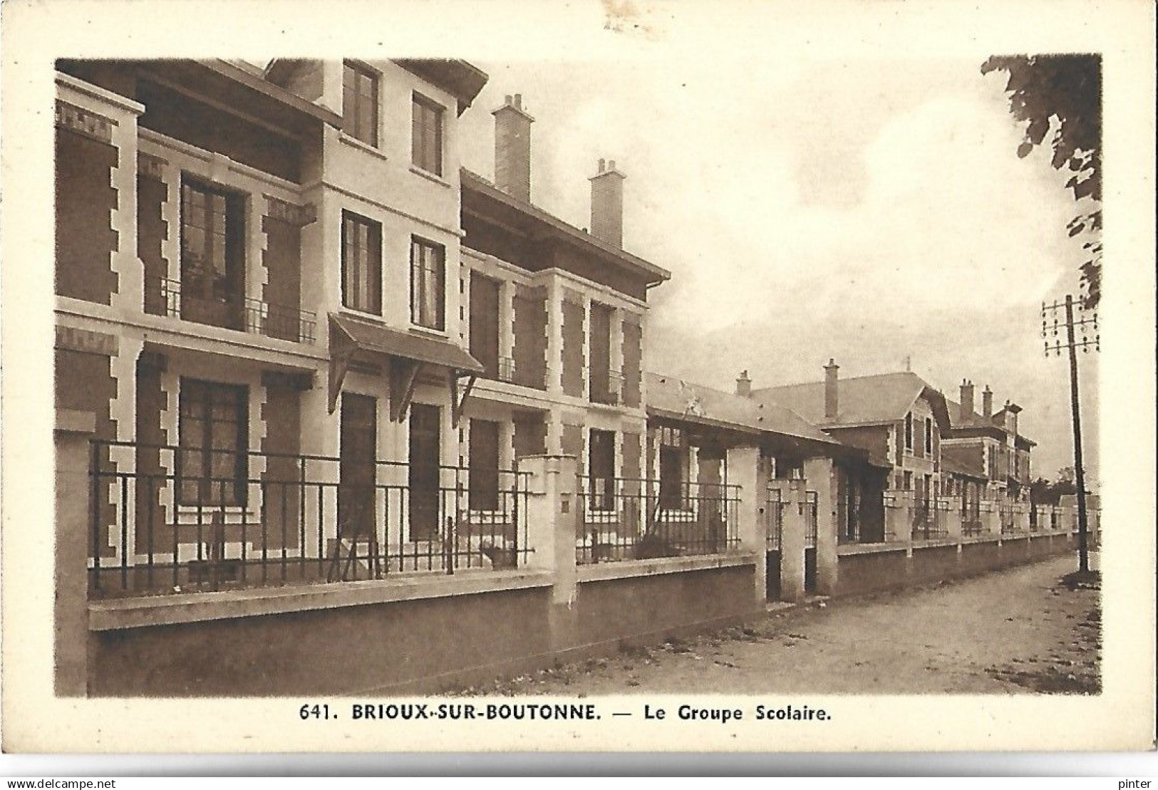 BRIOUX SUR BOUTONNE - Le Groupe Scolaire