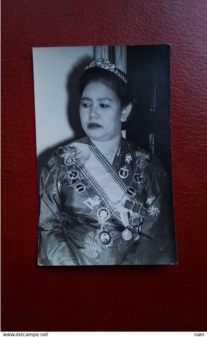 BRUNEI  - CARTE PHOTO - "  FEMME DU SULTAN  : ALI SAIFUDDIEN III  ? " BRUNEI -  MALAISIE " - - -TRES RARE- - -