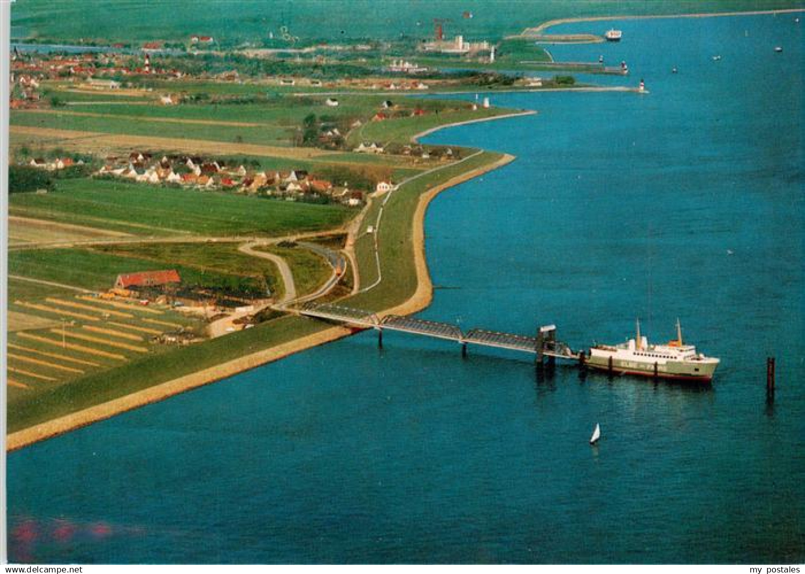 Brunsbuettel Elbefaehre Cuxhaven Brunsbuettel Faehrschiff Schleswig Holstein am