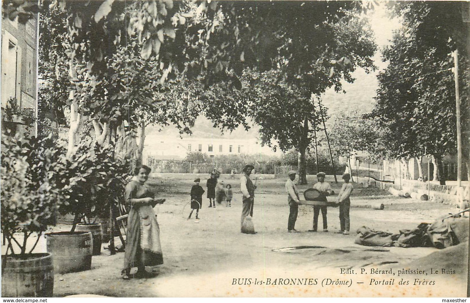 BUIS les BARONNIES  portail des frères