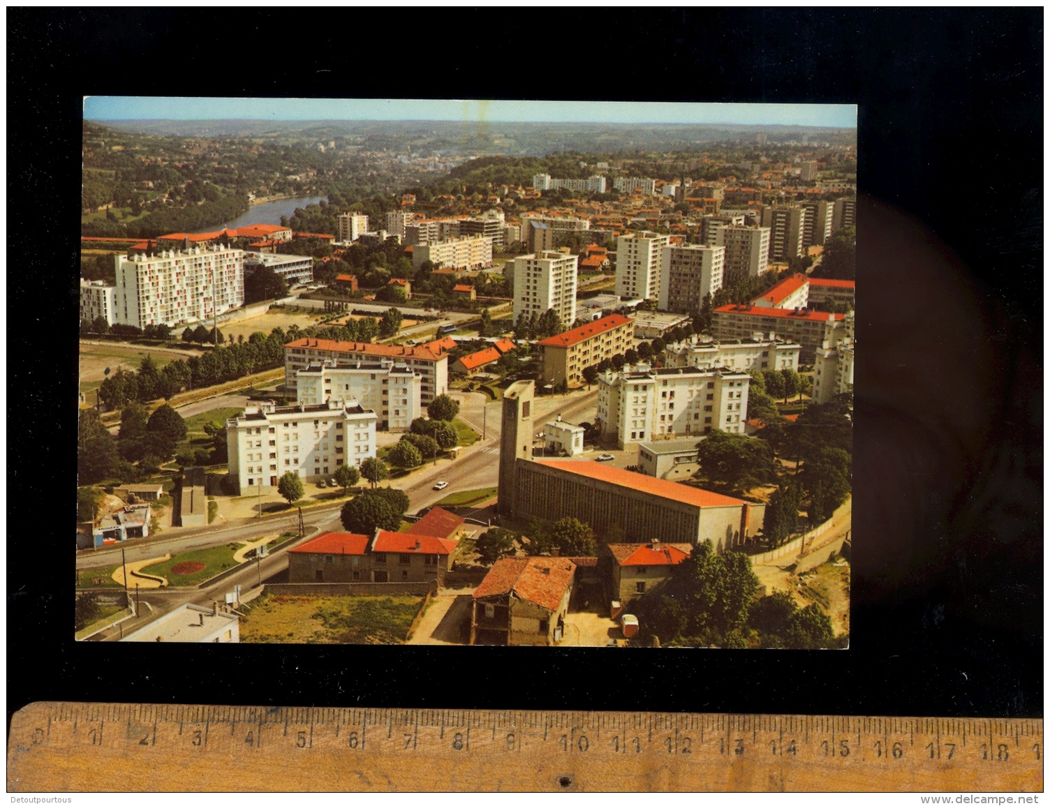 CALUIRE ET CUIRE Rhône 69 : vue générale aérienne église immeubles