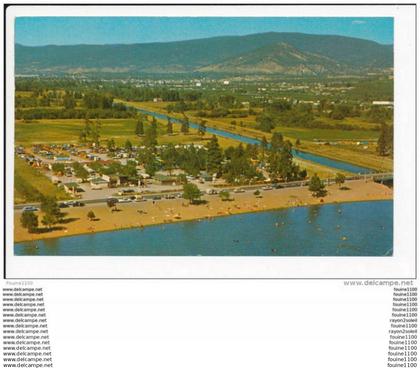 carte de SKAHA  BEACH AND OKANAGAN WITH THE CITY  ( cachet penticton ) ( recto verso )