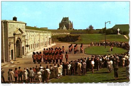 CANADA. Carte postale ayant circulé en 1984. Garde royale à la Citadelle.