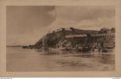 QUEBEC - Le "Rocher de Québec" et la Citadelle sur le Saint-Laurent