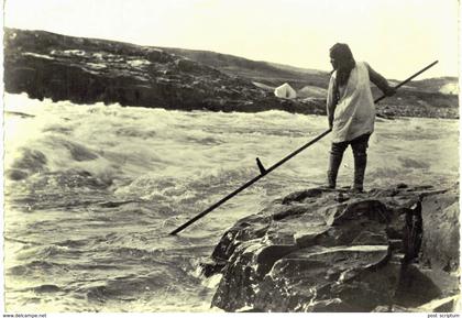 Amérique - Canada - esquimaux - pêche au saumon sur la rivière Coppermine