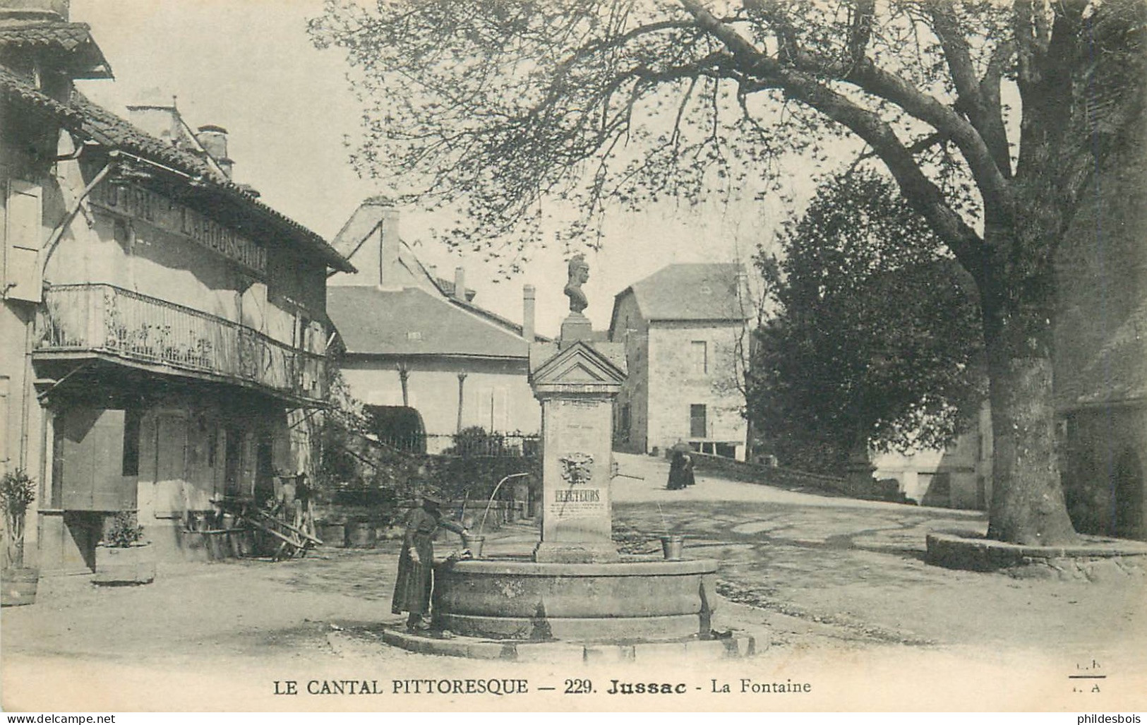 CANTAL  JUSSAC  la fontaine