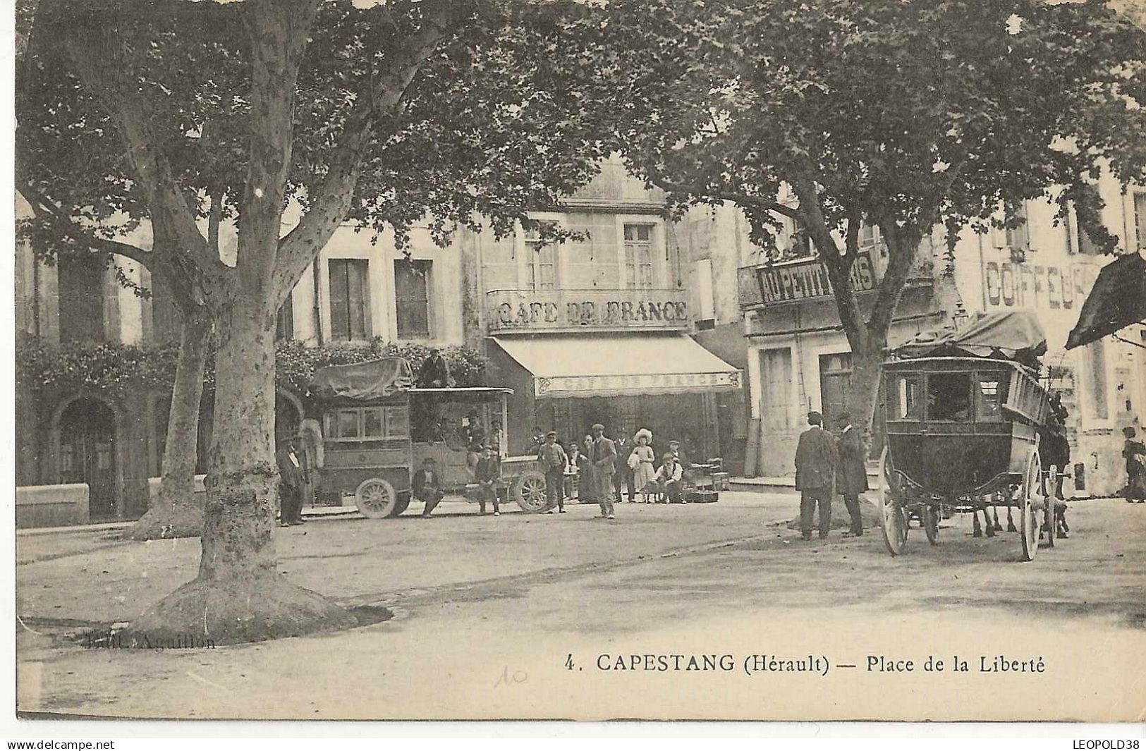 Capestang Place de la Liberté