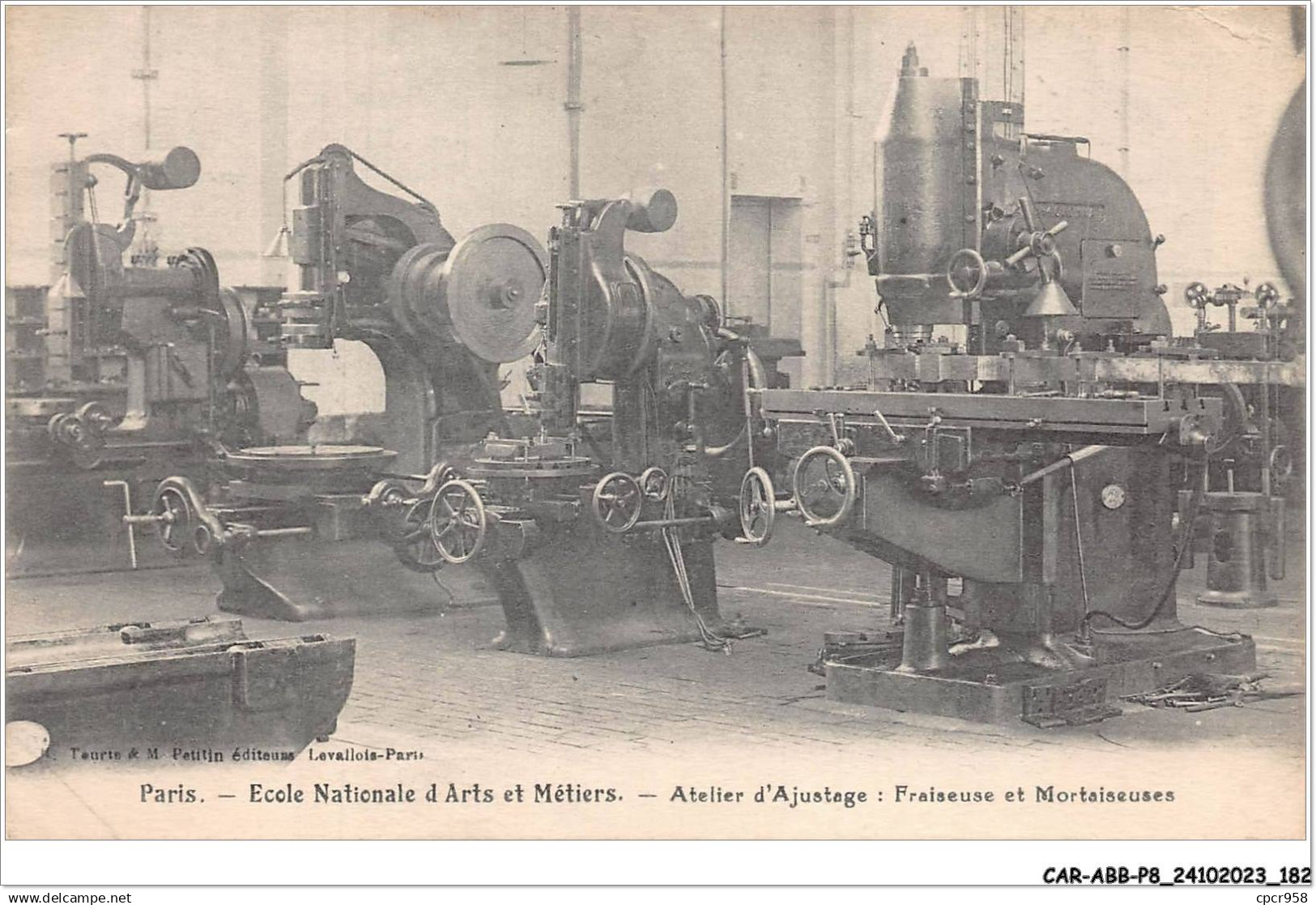 CAR-ABBP8-75-0786 - PARIS - école nationale d'arts et métiers - atelier d'ajustage - fraiseuse et mortaiseuses