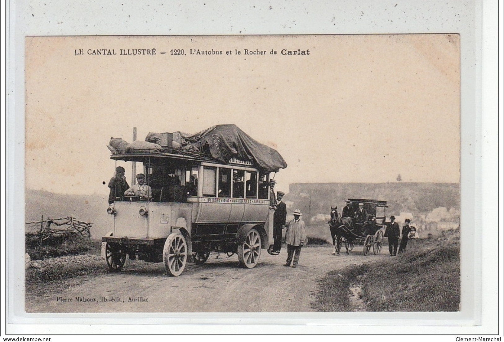 CARLAT - L&acute;Autobus et le Rocher de Carlat - très bon état