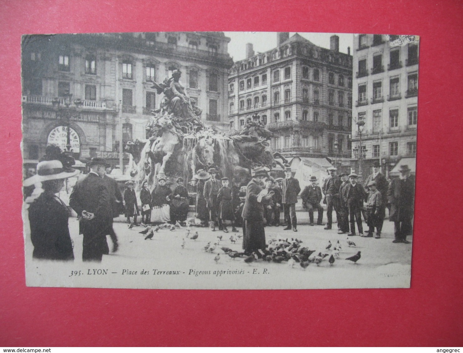 Carte  Lyon  Place des Terraux   Pigeons apprivoisés