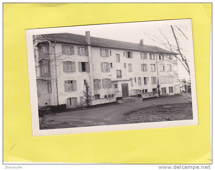 CARTE PHOTO - 69 - Immeuble à LOCALISER  aux environs de FEYZIN - Année 1960/65 -  Trouvée avec photo de FEYZIN