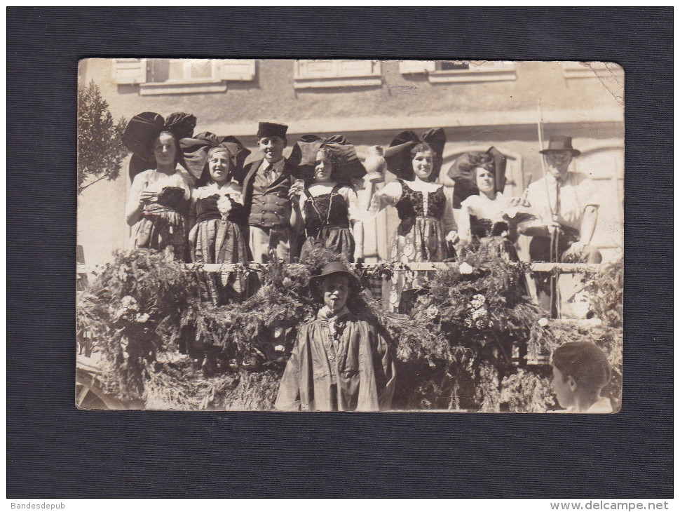 Carte photo à situer probablement Sarre Union ( fete  costume traditionnel alsacien archives famille Wendling Eugene)