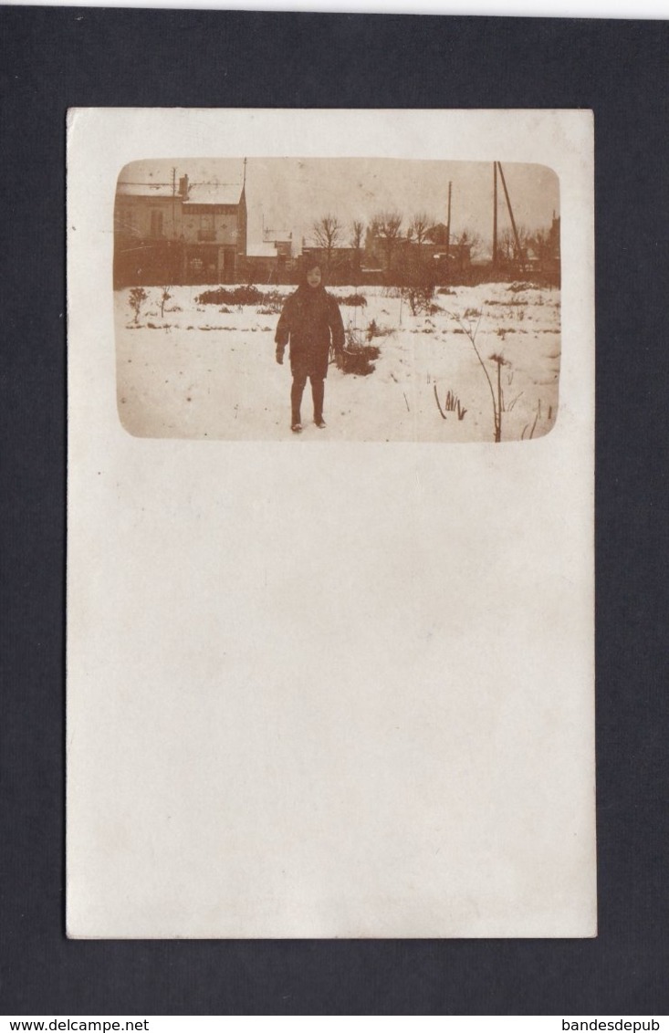 Carte photo archives Robert Chalot Guiry en Vexin (95) Enfant paysage hiver neige