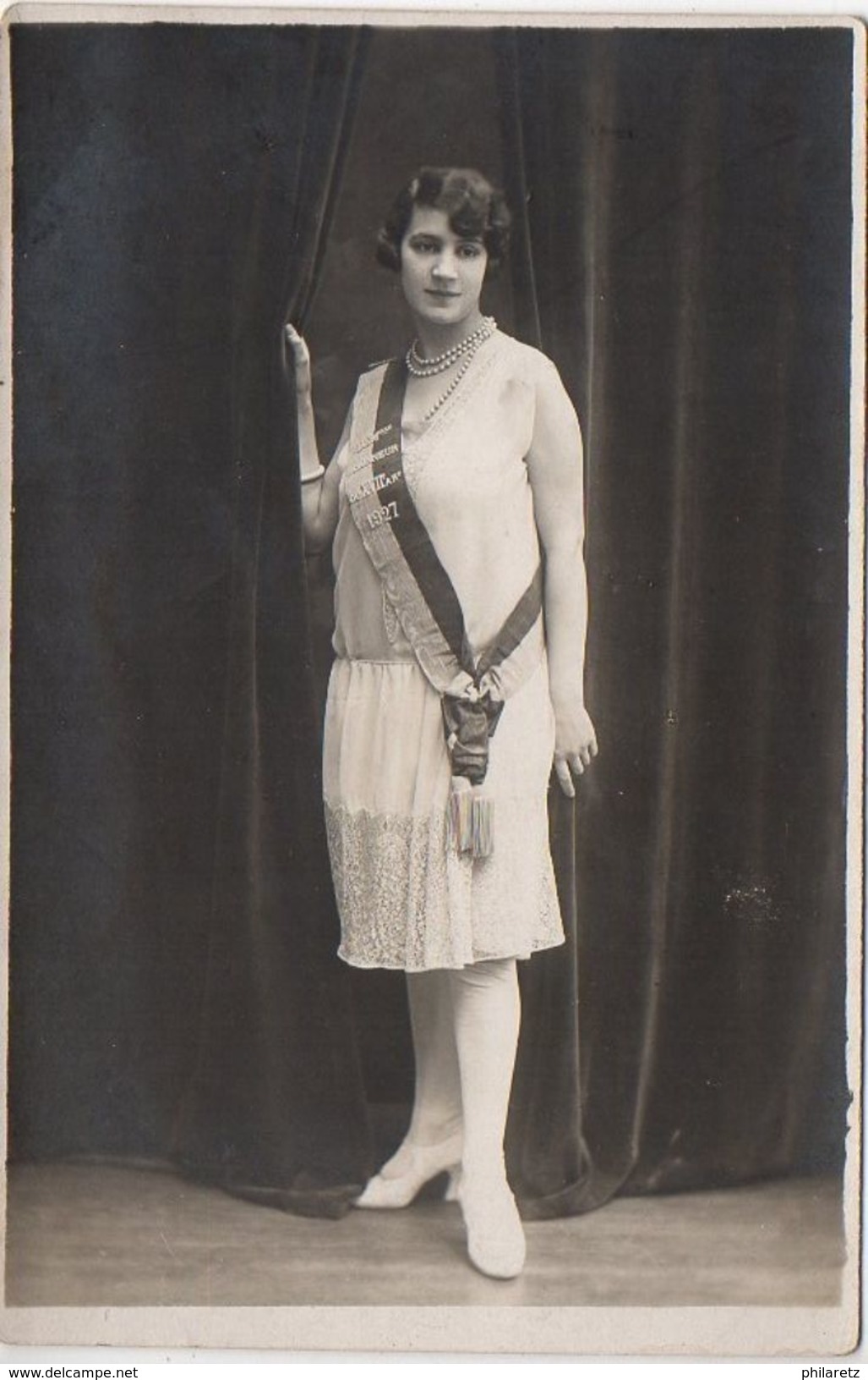 Carte photo - Paris 17 - Demoiselle d'honneur du XVIIe arrondissement 1927