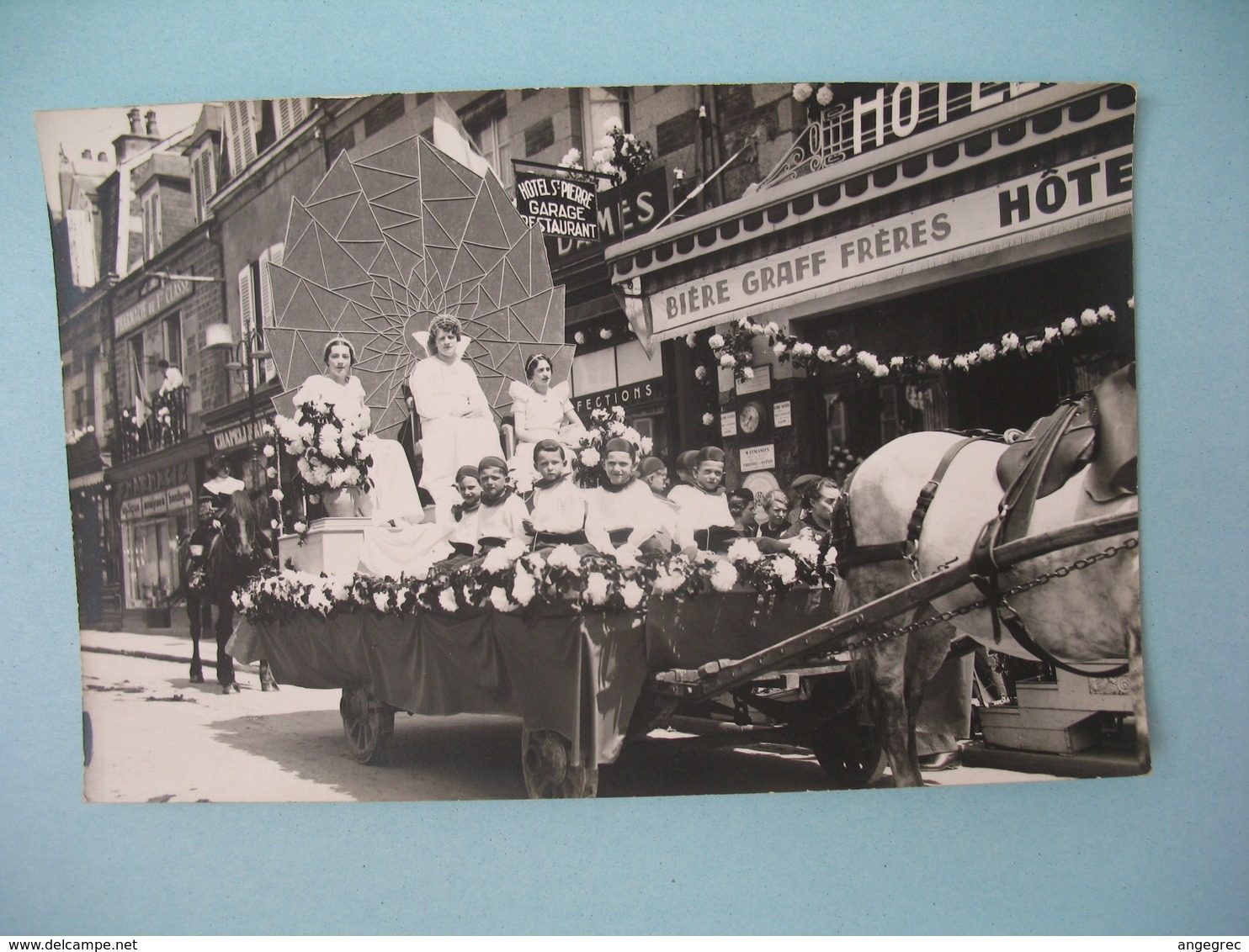 Carte Photo - Villedieu les Poeles - Procession du Grand Sacre