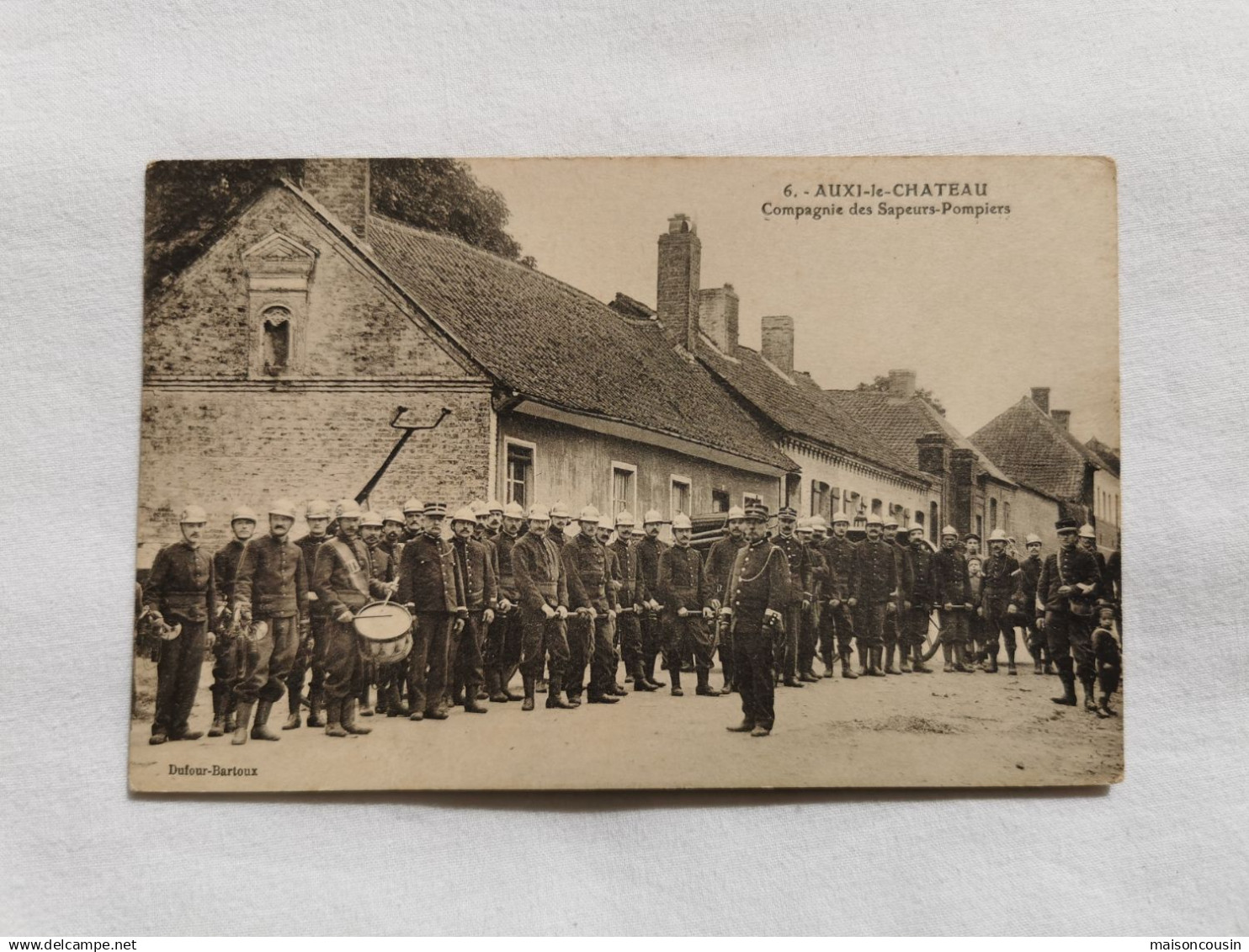 Carte postale ancienne cpa auxi le château compagnie de sapeurs pompiers animation