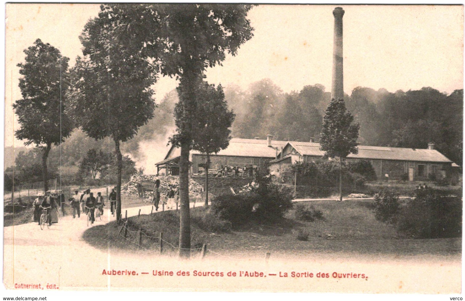 Carte Postale Ancienne de AUBERIVE-Usine des Sources de l'Aube-La sortie des ouvriers