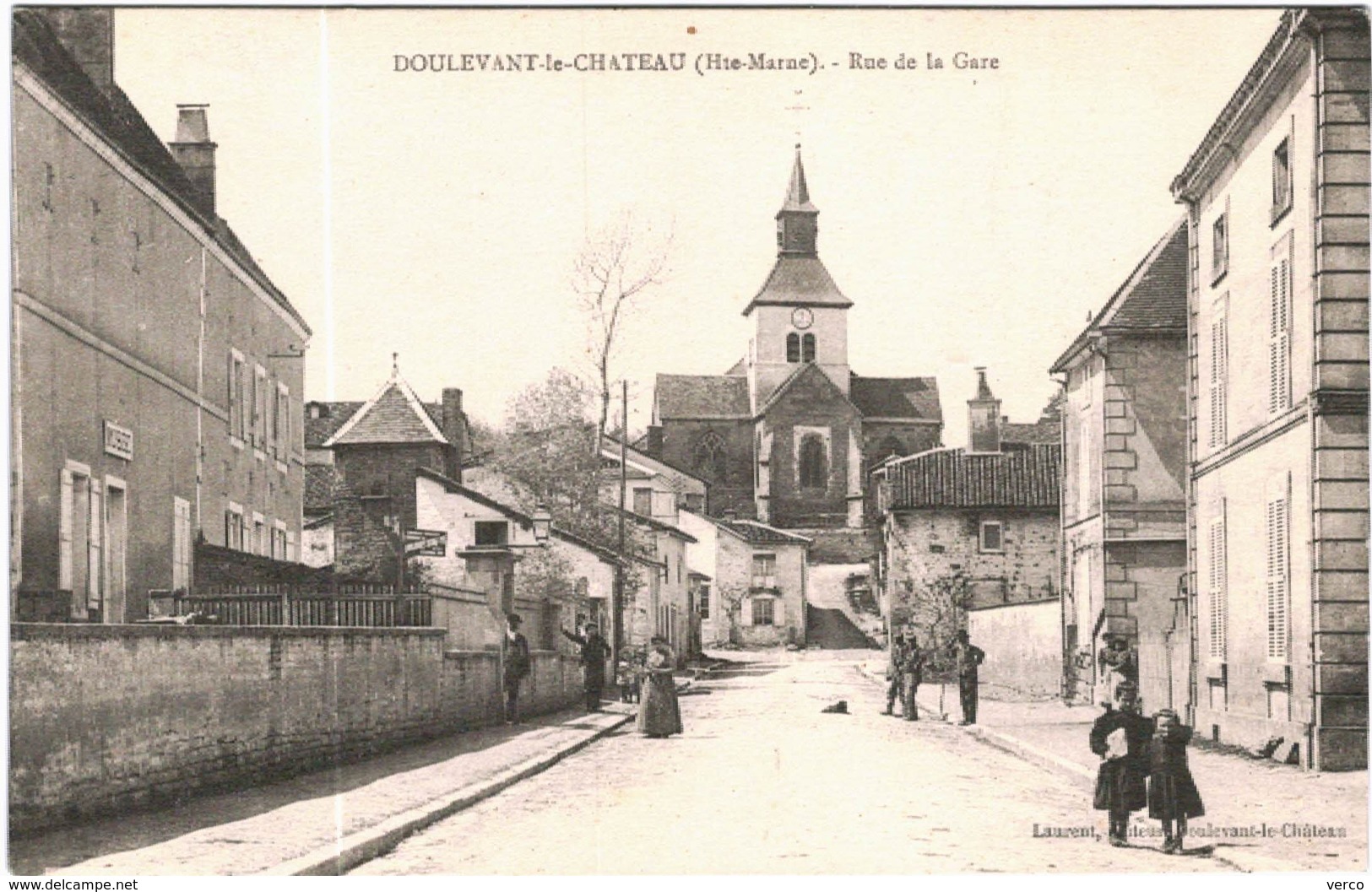 Carte Postale Ancienne de DOULEVANT LE CHATEAU-rue de la gare