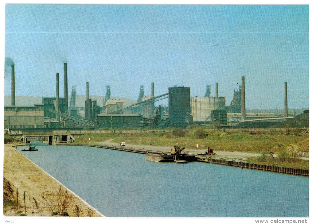 Carte Postale Ancienne de HAGONDANGE-Le Canal et les Usines