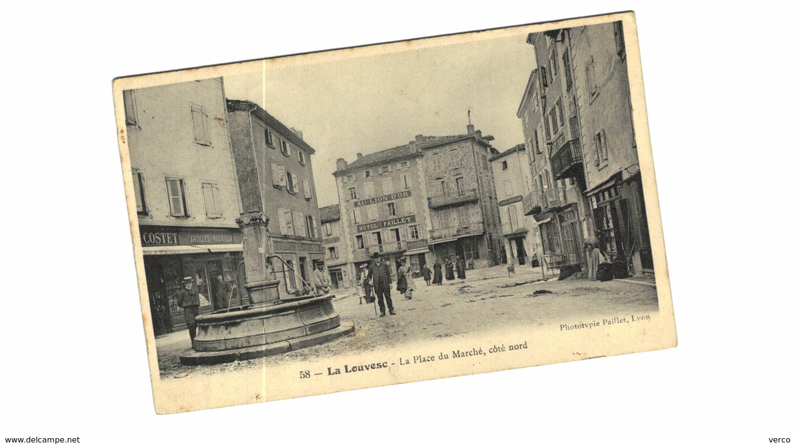 Carte Postale Ancienne de LA LOUVESC -la place du marché côté nord