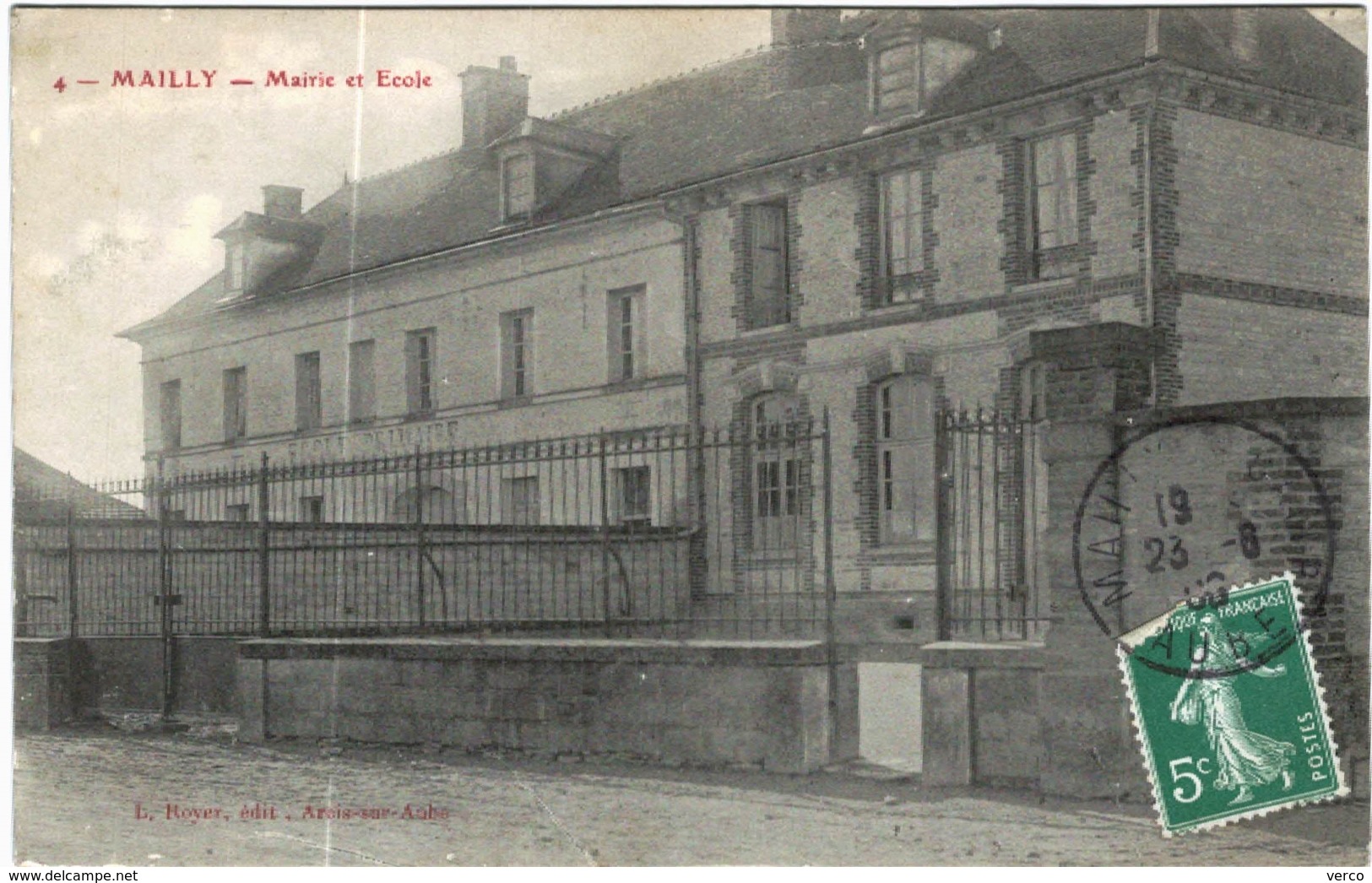 Carte postale Ancienne de MAILLY LE CAMP-Mairie et Ecole