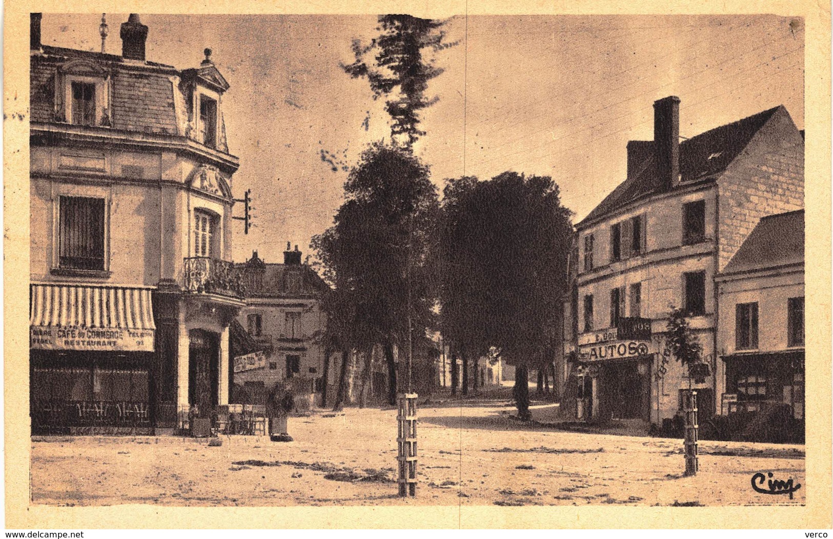 Carte  POSTALE  Ancienne de MONTRICHARD - La place du commerce