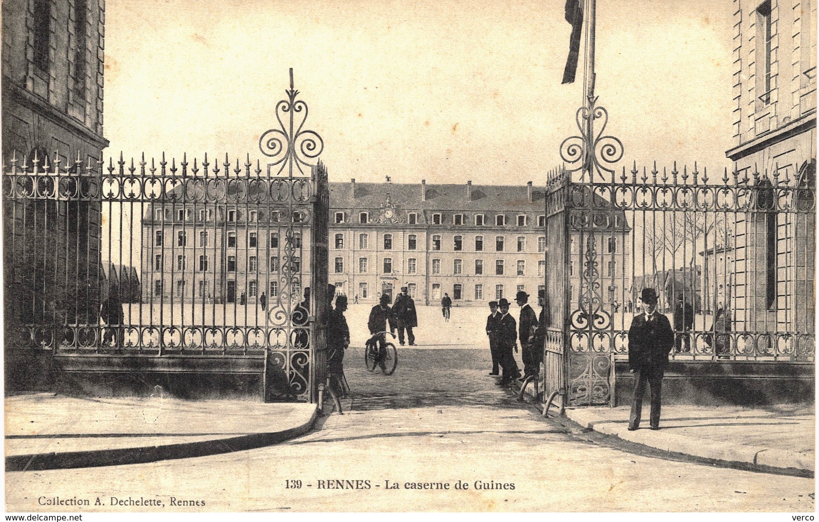 Carte  Postale  ancienne de RENNES - Caserne de GUINES