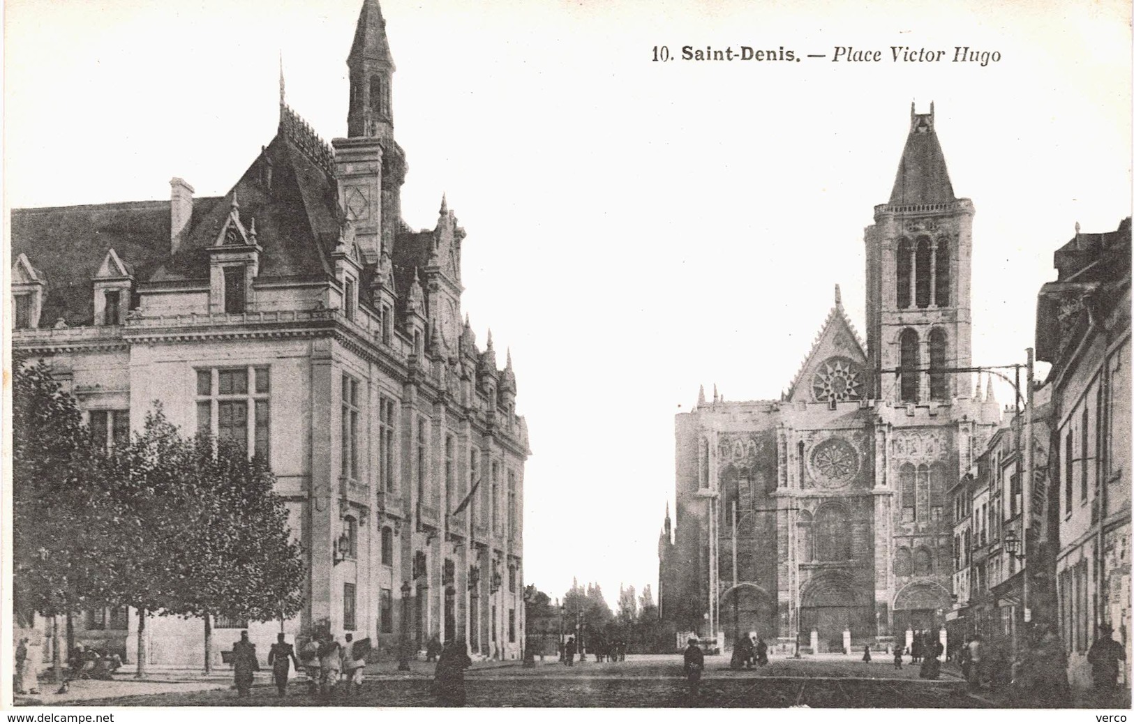 Carte POSTALE Ancienne de  SAINT - DENIS / Place Victor Hugo