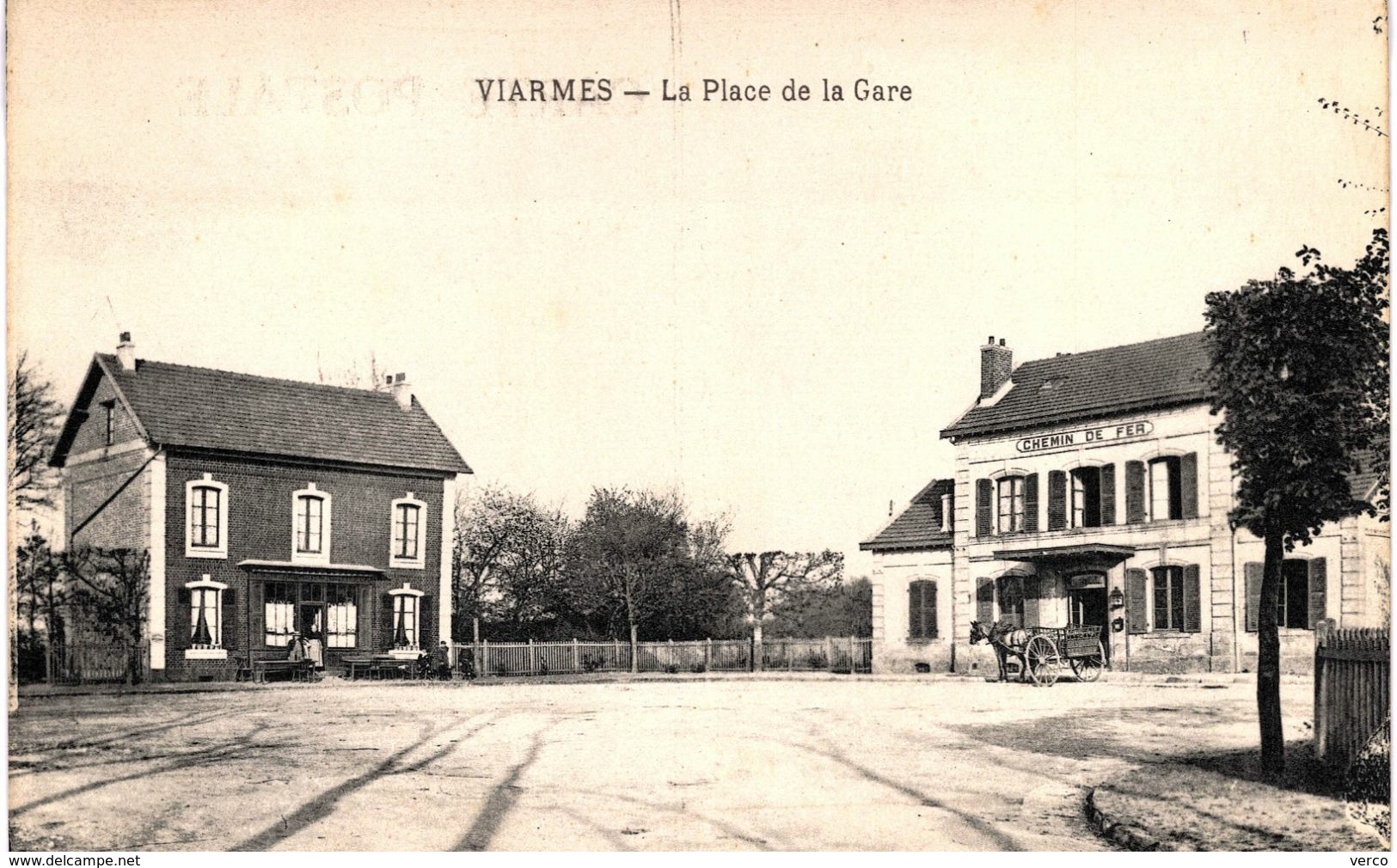 Carte POSTALE Ancienne de  VIARMES - Place de la gare