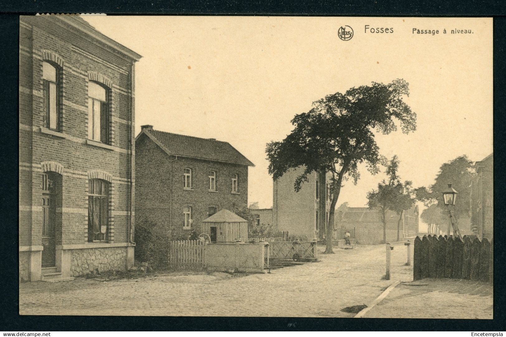 Carte Postale  - Belgique - Fosses - Passage à Niveau (CP25197OK)